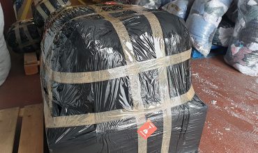 wysyłka odzieży używanej kurierem