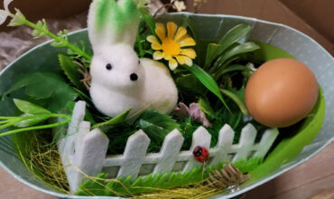 wielkanocne ozdoby świąteczne oraz wiklina