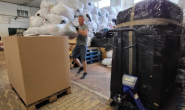 przygotowanie zakupionej odzieży używanej do wysyłki