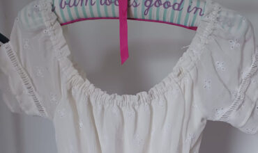 odzież damska w jakości cream